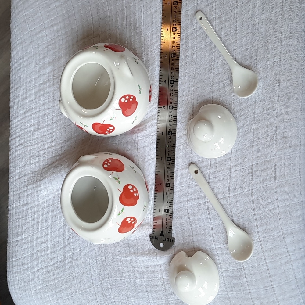 Pair of apple 🍎 pattern sugar and cream containers,  small spoons and lids - Picture 3 of 6